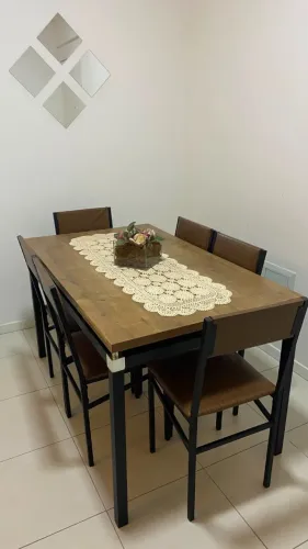 Mesa de Jantar Estilo Industrial com 6 Cadeiras