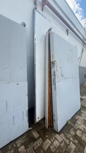 Portas de Câmara Fria Isotérmicas + Porta de Correr Industrial