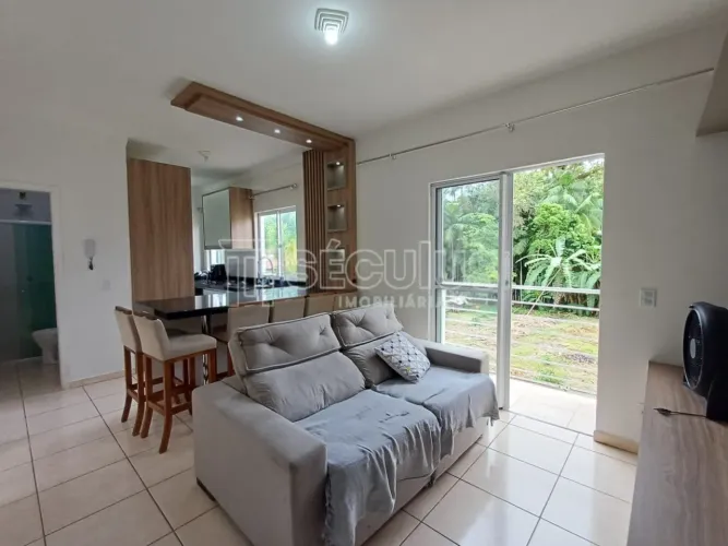 Apartamento semi-mobiliado localizado no bairro Nereu Ramos