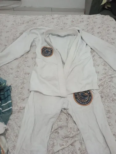 Kimono Jiu Jitsu/Judô A2 em perfeito estado