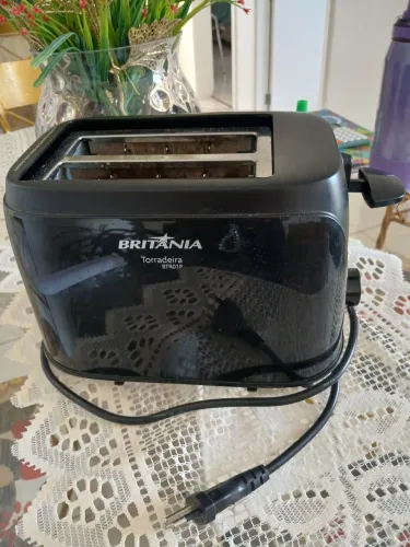 Torradeira elétrica Britânia USADA .80 reais. Não faço entrega. Retirar no Antares.