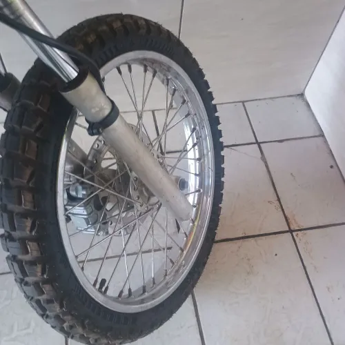 Vendo moto Bros 2006 150 partida elétrica toda primeira bateria estator amortecedor pneus