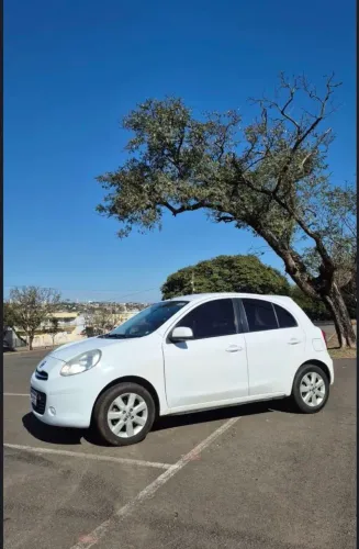 Nissan March SV 1.6 16V Flex Fuel 2013