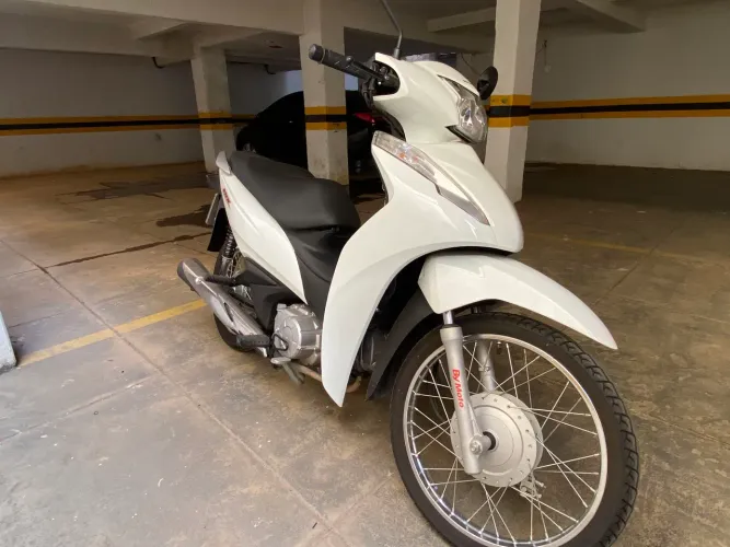 Honda Biz 110I 2023 Branca - Econômica, conservada e pronta pra rodar.