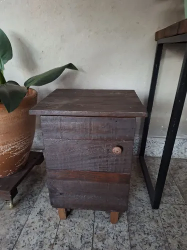Mesa de cabeceira de madeira 38× 38,54 de altura