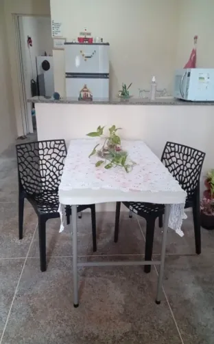 Mesa dobrável com quatro cadeiras