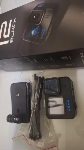 GoPro Hero 12 Black - Estado de Nova + MicroSD 128 GB