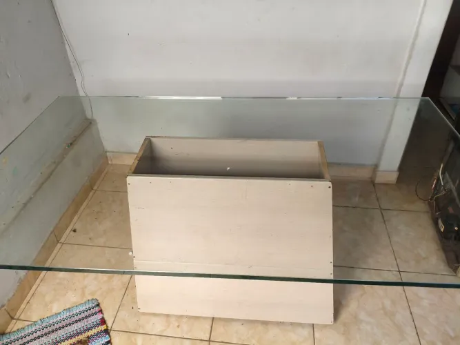 Vendo uma messa de vidro