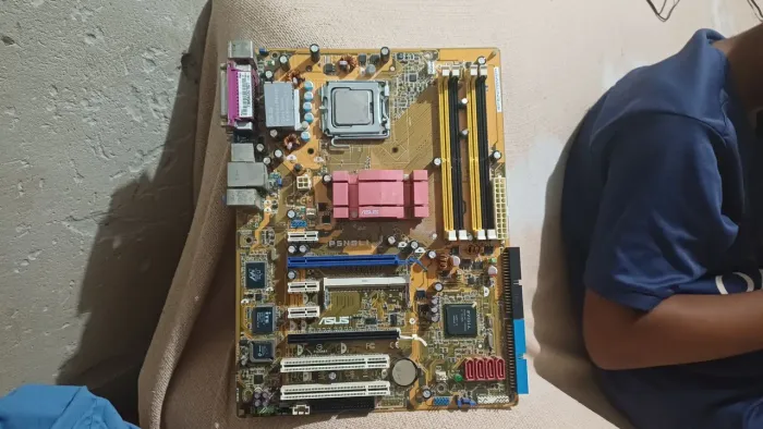 Placa mãe Asus lga775 com um core dois duo funcionando perfeitamente