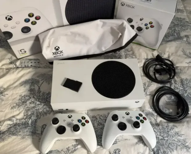 Xbox Series S 512GB Branco (Usado) + 2 Controles + Cartão de Expansão 1TB