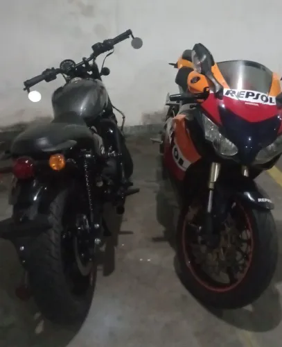 Cbr 1000 RR repsol e Royal Enfied hunter 350
