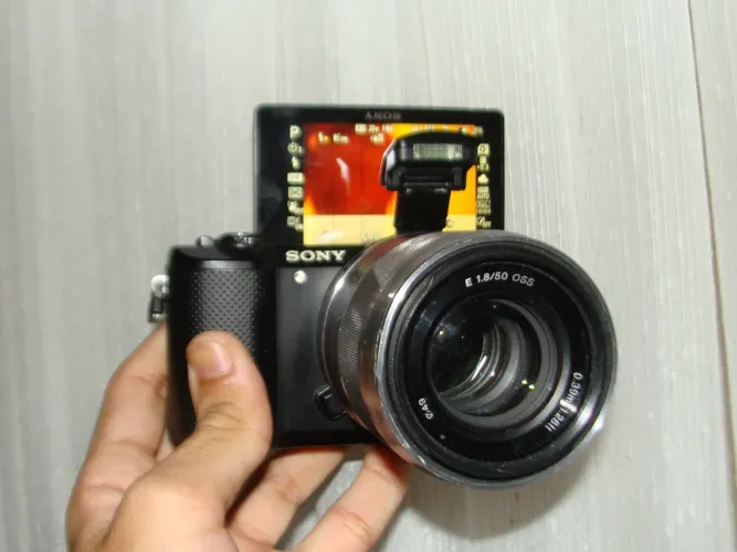 Câmera digital Sony alpha A5000- duas lentes, duas baterias e dois carregadores