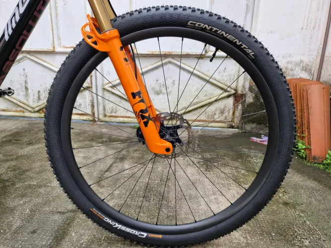 Rodas Carbono completas (Continental/Goldix/Pillar)