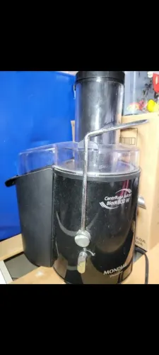 Centrifuga de suco Mondial 800w/220v novissima usada 2x apenas