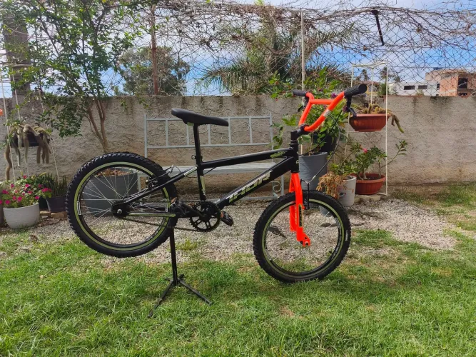 Bicicleta aro 20 BMX Cros ATHOR. NOVAS