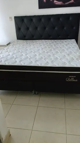 Cama Ortobom Belona King com cabeceira em couro.