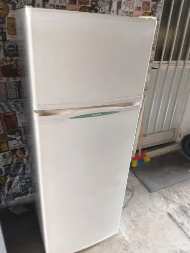 Geladeira 800 reais Funcionando perfeitamente Dependendo local entrego
