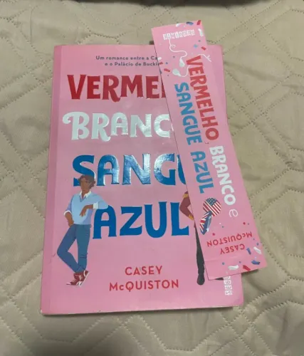 Livro Vermelho Branco e Sangue Azul