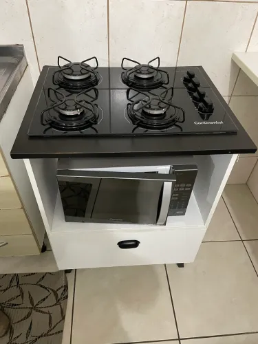 Fogão e armários cozinha