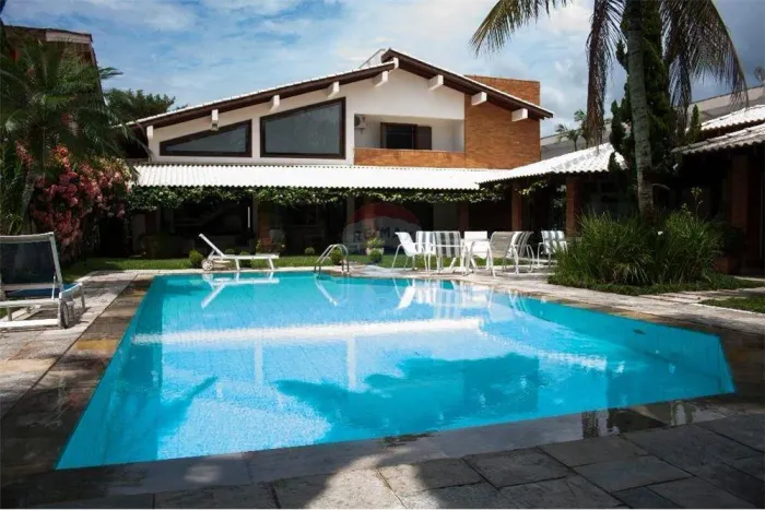 Casa a venda em Condominio Fechado - Praia do Pernambuco - Guaruja