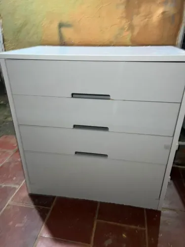 Vendo cômoda usada com marcas de uso e 2 bides