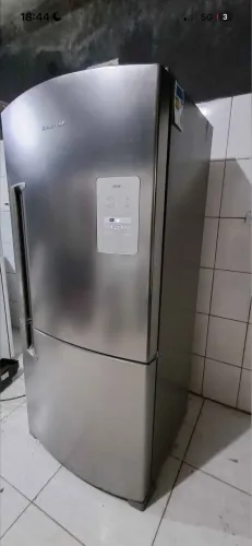 Geladeira inverse inox super espaçosa