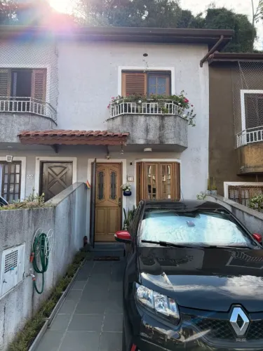 Casa à venda em condomínio fechado 