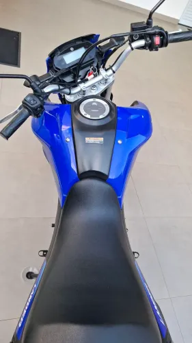 Yamaha lander azul com baú Give