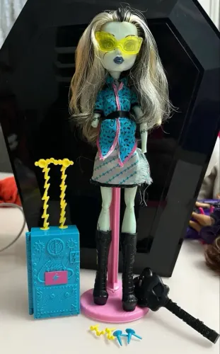 monster high - viagem scaris-frankie stein