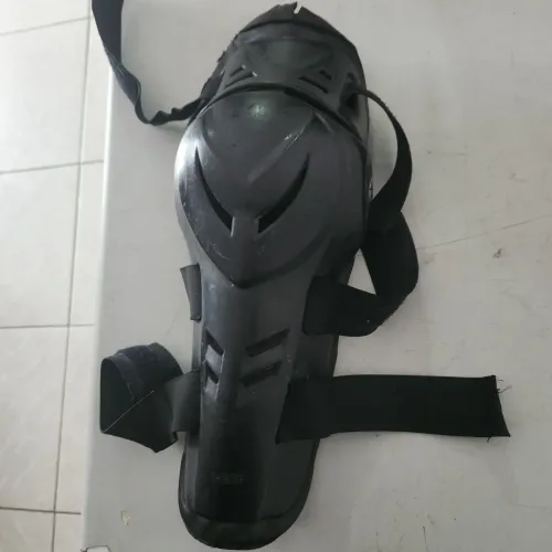 Joelheira motociclista Polisport Articulada 