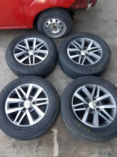 Rodas Hilux/Sw4 SRX ARO 18<br>Medida 265/60 R18<br>Pneus em ótimo estado <br><br>Cartões até 12x