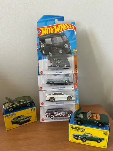 Lote Miniaturas Hotwheels e Matchbox