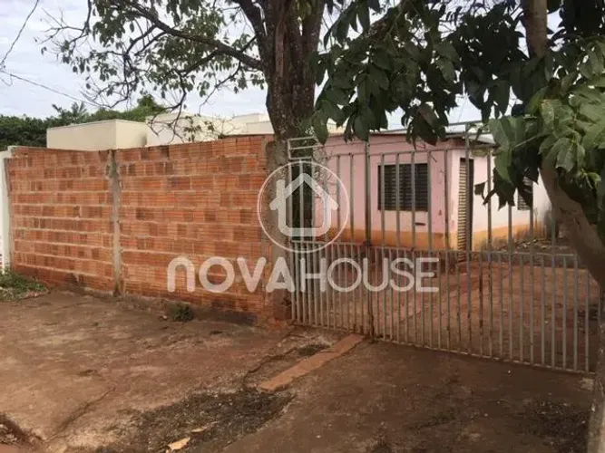 TERRENO À VENDA