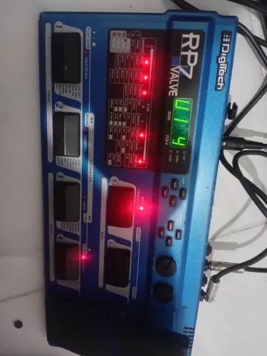 Pedaleira digitech rp7