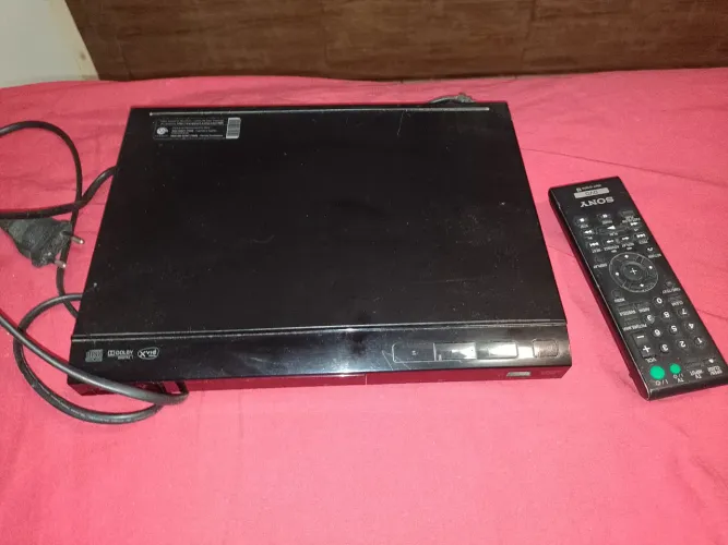 Vende se aparelho dvd Sony entrada usb com controle remoto