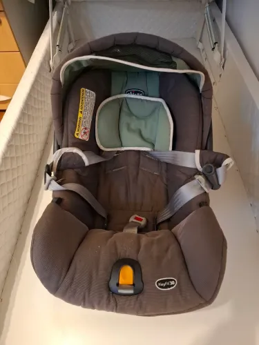 Cadeirinha de automóvel para bebês ate 2 anos