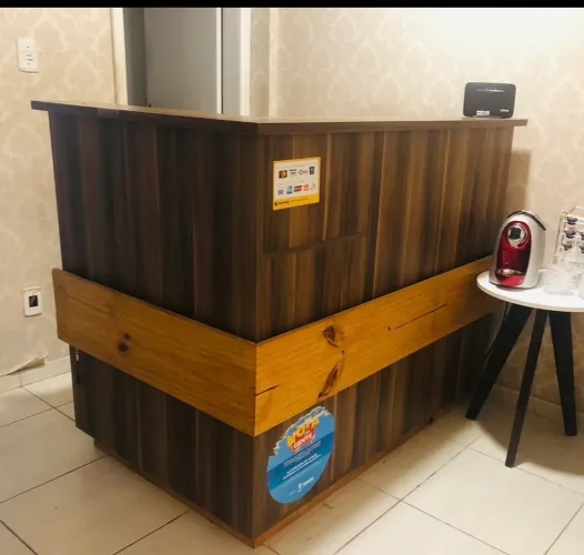 Balcão em madeira pra loja