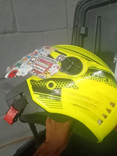 Vendo ou troco capacete fw3 por algo do meu agrado 