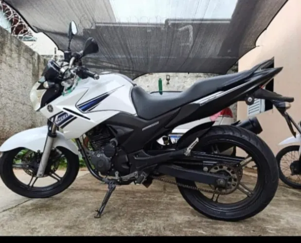 Vende se moto fazer 2013/14 conservada documento ok