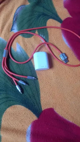 Fone Bluetooth e cabo USB