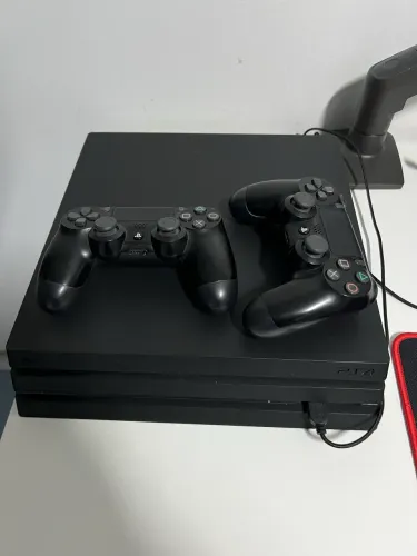 PS4 PRO 1TB 2 CONTROLES E 4 JOGOS