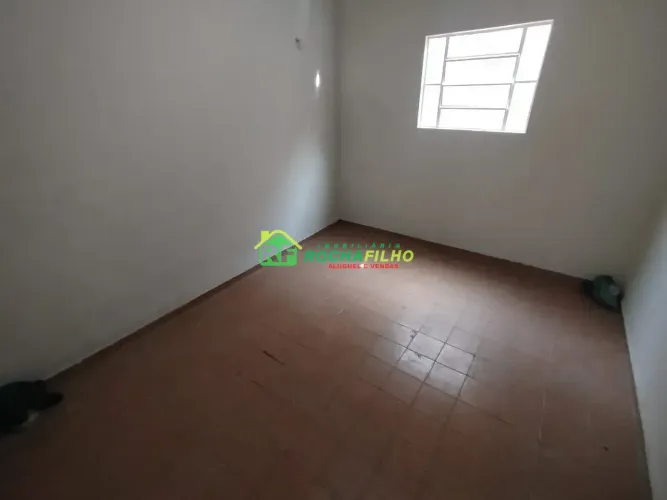 CASA RESIDENCIAL NO BAIRRO PARQUE PIAUÍ.