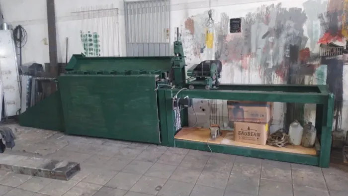 Vende-se máquina trefiladeira de porta de aço raida  manual 