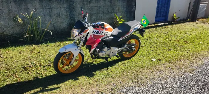 Honda CB300 - Repsol - adesivada