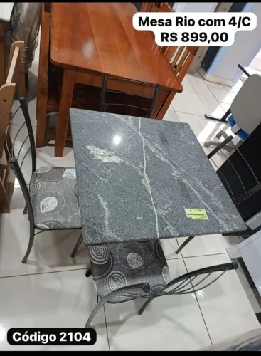 Mesa com 4 cadeiras R$899,00