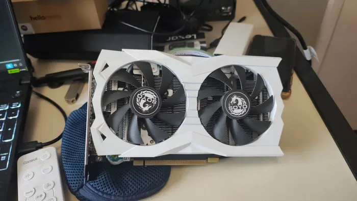 RTX 2060 Super - Branca - 8GB de RAM (PRATICAMENTE NOVA)