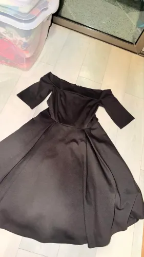 Vestido rodado elegante, tamanho P lança perfume 