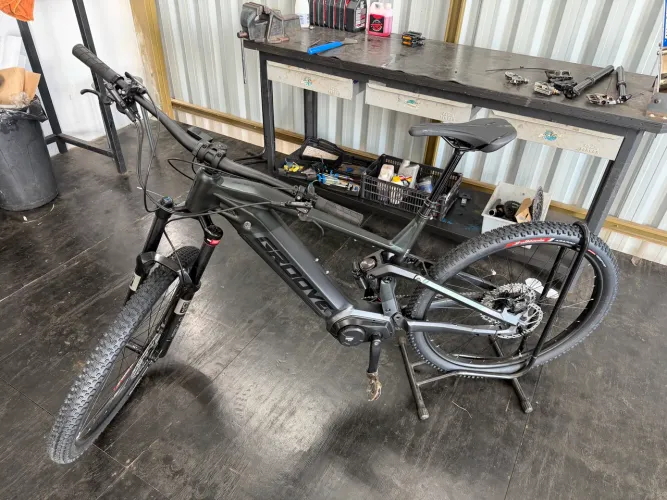 Bike elétrica Groove E-Spap Alloy 840w Bateria