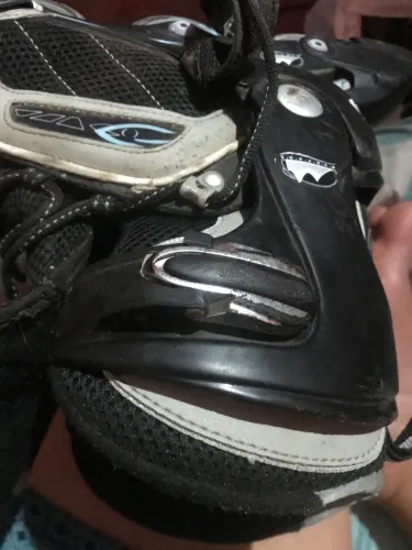 Vendo patins profissional para retirada de peças ( rodas) 