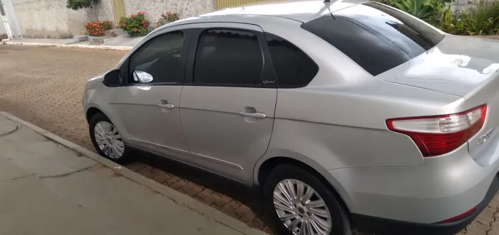 Fiat Grand Siena Essence 1.6 Flex 16V 2013